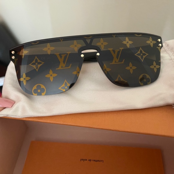 Loui Vuitton Sunglasses - Picture 3 of 12